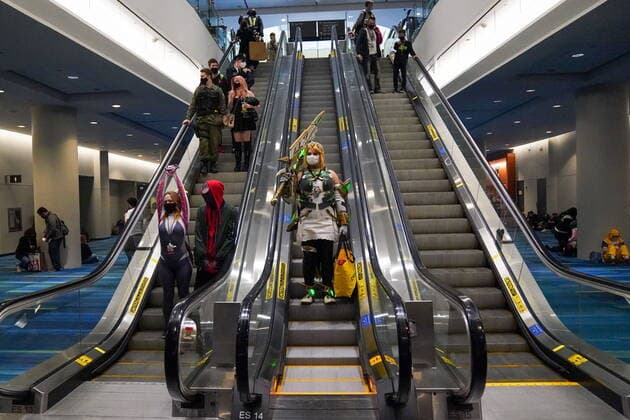 October 23, 2021, Toronto, on, Canada: Guests dressed in cosplay arrive at FAN EXPO Canada: LIMITED EDITION in Toronto on Saturday, Oct. 23, 2021. Toronto Canada  - ZUMAc35_ 20211023_zaf_c35_040 Copyright: xEvanxBuhlerx