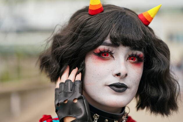 October 23, 2021, Toronto, on, Canada: Libby Vicente, dressed in cosplay as webcomic character Terezi from Homestuck, poses for a portrait outside the FAN EXPO Canada: LIMITED EDITION in Toronto on Saturday, Oct. 23, 2021. Toronto Canada  - ZUMAc35_ 20211023_zaf_c35_041 Copyright: xEvanxBuhlerx