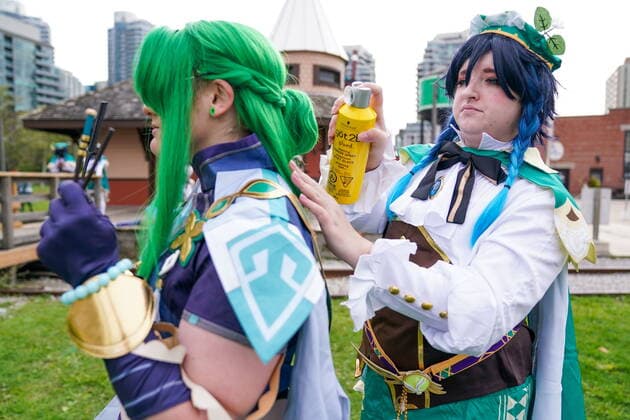 October 23, 2021, Toronto, on, Canada: Dressed as characters from the video game Genshin Impact, Virgil Makarewicz, right, uses hairspray in Julian GierczakÃ¢â‚¬â ¢s wig while getting ready for FAN EXPO Canada: LIMITED EDITION in Toronto on Saturday, Oct. 23, 2021. Toronto Canada  - ZUMAc35_ 20211023_zaf_c35_042 Copyright: xEvanxBuhlerx