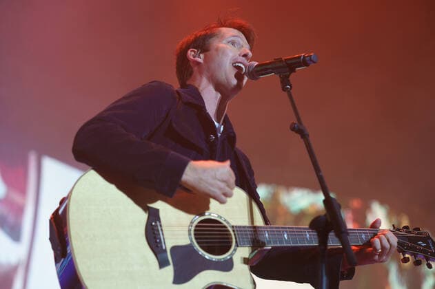 October 23, 2021, Madrid, Spain: Singer, James Blunt performs at the Cadena100 Por Ellas concert against breast cancer at the Wizink centre. Madrid Spain - ZUMAs197 20211023_zaa_s197_372 Copyright: xAtilanoxGarciax