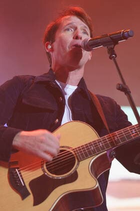 October 23, 2021, Madrid, Spain: Singer, James Blunt performs at the Cadena100 Por Ellas concert against breast cancer at the Wizink centre. Madrid Spain - ZUMAs197 20211023_zaa_s197_373 Copyright: xAtilanoxGarciax