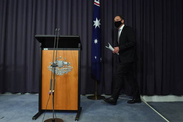 GREG HUNT PRESSER, Minister for Health Greg Hunt arrives at a press conference at Parliament House in Canberra, Sunday, October 24, 2021. ( NO ARCHIVING, EDITORIAL USE ONLY, NO USE IN BOOKS WITHOUT CONSENT CANBERRA ACT AUSTRALIA  Copyright: xMICKxTSIKASx 20211024001588922017
