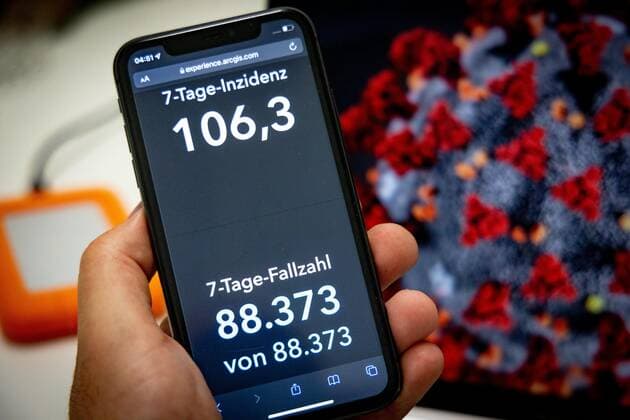 Coronavirus in Germany Covid 19 Dashboard of the Robert Koch Institute 24 10 2021 Robert Koch Institute 7 days Incidence 106.3 7 days Number of cases 88 737 COVID 19 cases 4 466 157 Addition of 13 732 compared to the previous day COVID 19 deaths 95 100 Addition of 23 compared to the previous day