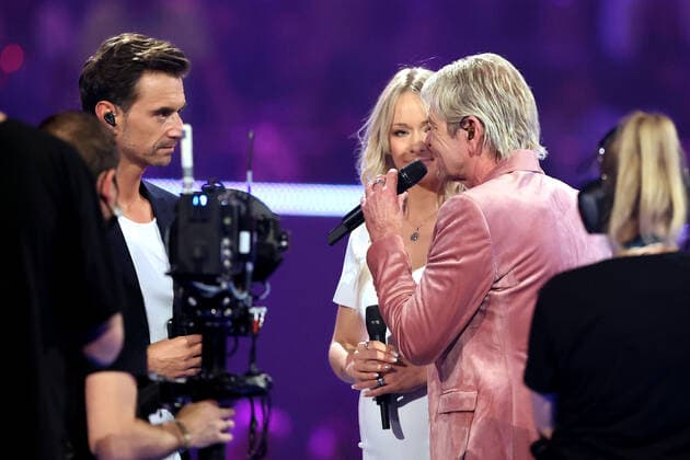 ARD: SCHLAGERBOOOM 2021 - Alles Funkelt! Alles Glitzert! . Sänger Matthias Reim , Sängerin Christin Stark und Fernsehmoderator Florian Silbereisen während der ARD Fernsehshow SCHLAGERBOOOM 2021 – ALLES FUNKELT! ALLES GLITZERT! am 23.10.2021 in der Westfalenhalle Dortmund. 20211023BOS0252 *** ARD SCHLAGERBOOOM 2021 Alles Funkelt Alles Glitzert singer Matthias Reim , singer Christin Stark and TV presenter Florian Silbereisen during the ARD TV show SCHLAGERBOOOM 2021 - ALLES FUNKELT ALLES GLITZERT on 23 10 2021 in the Westfalenhalle Dortmund 20211023BOS0252