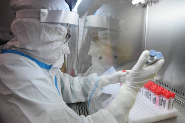 (211024) -- LANZHOU, Oct. 24, 2021 -- A medical worker works at a Falcon air-inflated testing lab for COVID-19 nucleic acid testing in Lanzhou, northwest China s Gansu Province, Oct. 24, 2021. A set of Falcon air-inflated testing lab has been built in Lanzhou for massive nucleic acid tests. The lab is capable of screening up to 800,000 people every day using the ten-in-one mixed testing approach, which greatly improved the testing capabilitiy after the recent resurgence of COVID-19 cases in the city. ) CHINA-GANSU-LANZHOU-COVID-19-TESTING LAB (CN) ChenxBin 