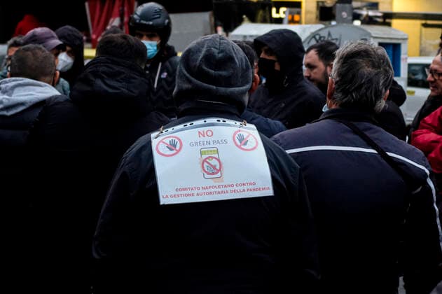 Italy: NO Greenpass demonstration in Naples Students, workers and unemployed people march through the streets of naples on 25 october 2021, to express their disagreement with the measures taken by the italian government to counter the spread of COVID-19 using the GREENPASS, chanting choruses against the government pointing to Mario Draghi President of the Council of Ministers of the Italian Republic as the person responsible DSCF9915 Copyright: xAntonioxBalascox