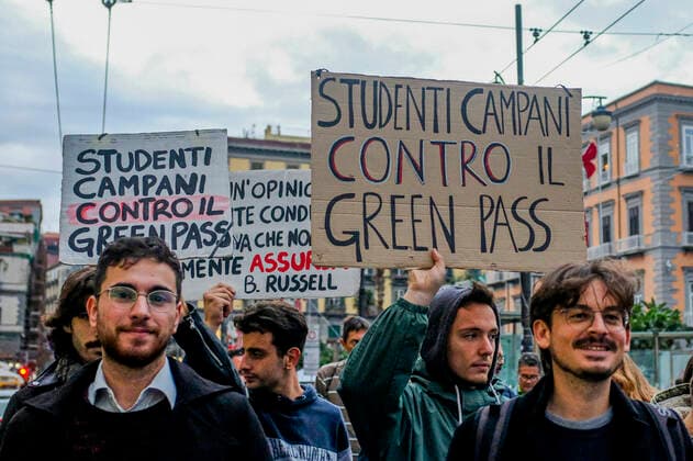 Italy: NO Greenpass demonstration in Naples Students, workers and unemployed people march through the streets of naples on 25 october 2021, to express their disagreement with the measures taken by the italian government to counter the spread of COVID-19 using the GREENPASS, chanting choruses against the government pointing to Mario Draghi President of the Council of Ministers of the Italian Republic as the person responsible DSCF9961 Copyright: xAntonioxBalascox