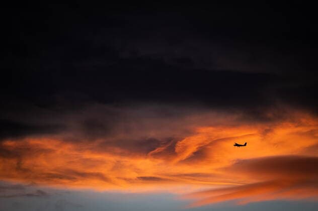 October 25, 2021, Richmond, BC, Canada: A small plane takes off from Vancouver International Airport at sunset, in Richmond, B.C., Monday, Oct. 25, 2021. Richmond Canada  - ZUMAc35_ 20211025_zaf_c35_145 Copyright: xDarrylxDyckx