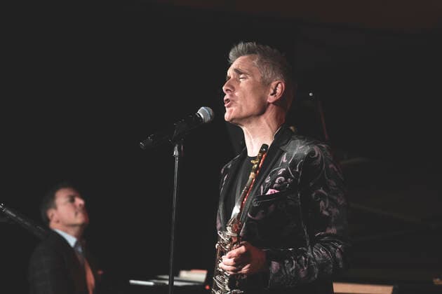 Curtis Stigers live in Odense, Denmark Odense, Denmark. 25th, October 2021. The American jazz singer, songwriter and saxophonist Curtis Stigers performs a live concert at Dexter in Odense. Odense Denmark  Copyright: xGonzalesxPhoto KentxRasmussenx