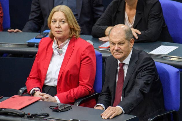 Berlin GER, Berlin, 26 10 21, First constituent session of the German Bundestag f l Baerbel Bas, Olaf Scholz, First session of the 20 election period, the newly elected German Bundestag constitutes itself on, 26 10 21, Copyright: xUwexKoch Eibner-Pressefotox EP_EER