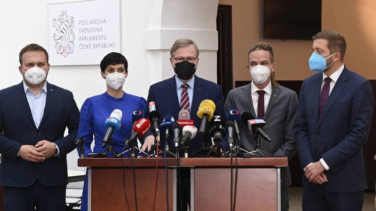 (L-R) Marian Jurecka (KDU-CSL), Marketa Pekarova Adamova (TOP 09), Petr Fiala (ODS), Ivan Bartos (Pirates) and Vit Rakusan (STAN) are seen during the press conference of the nascent Czech government coalition of Together (Civic Democrats ODS, Christian Democrats KDU-CSL, TOP 9) and the Pirates Mayors and Independents (STAN) alliance in Prague, Czech Republic, October 26, 2021. (CTKxPhoto MichalxKrumphanzl) CTKPhotoP2021102604800  kru