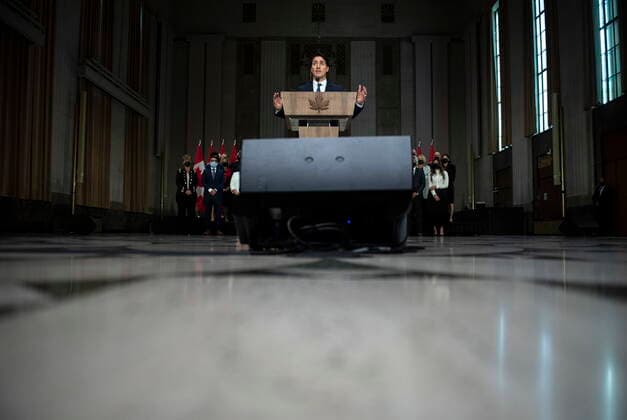 News Bilder des Tages October 26, 2021, Ottawa, ON, CAN: Prime Minister Justin Trudeau speaks at a news conference after the federal cabinet was sworn in, in Ottawa, on Tuesday, Oct. 26, 2021. Ottawa CAN  - ZUMAc35_ 20211026_zaf_c35_238 Copyright: xJustinxTangx