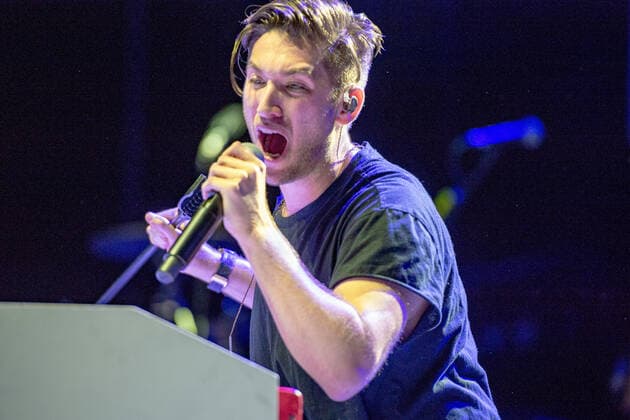 Justin Jesso US American singer and songwriter who lives and works in Los Angeles He became known for the song Stargazing , which he wrote, sang and produced together with Norwegian DJ Kygo Previously, he co-wrote with Ricky Martin his song Vente Paca , which was nominated for Song of the Year at the Latin Grammys in 2017 Stuttgar