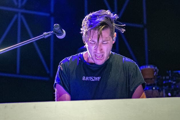 Justin Jesso US American singer and songwriter who lives and works in Los Angeles He became known for the song Stargazing , which he wrote, sang and produced together with Norwegian DJ Kygo Previously, he co-wrote with Ricky Martin his song Vente Paca , which was nominated for Song of the Year at the Latin Grammys in 2017 Stuttgar