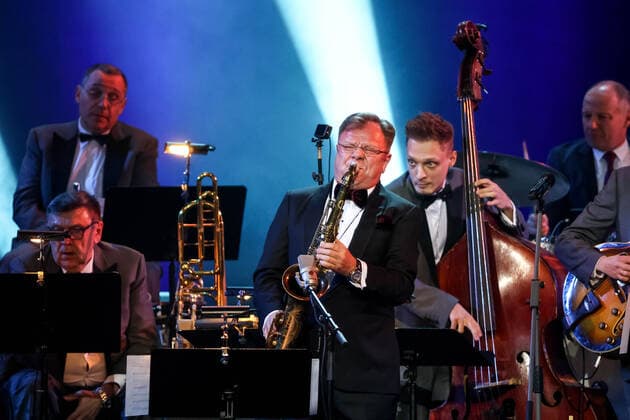 MOSCOW, RUSSIA - OCTOBER 27, 2021: Musicians of the Jazz at Lincoln Center Orchestra and Russian jazz saxophonist Igor Butman (C) perform during a gala concert marking Butmanâ€™s 60th birthday at the State Kremlin Palace. The concert is held in the COVID-free format. Valery Sharifulin TASS  TS115F31