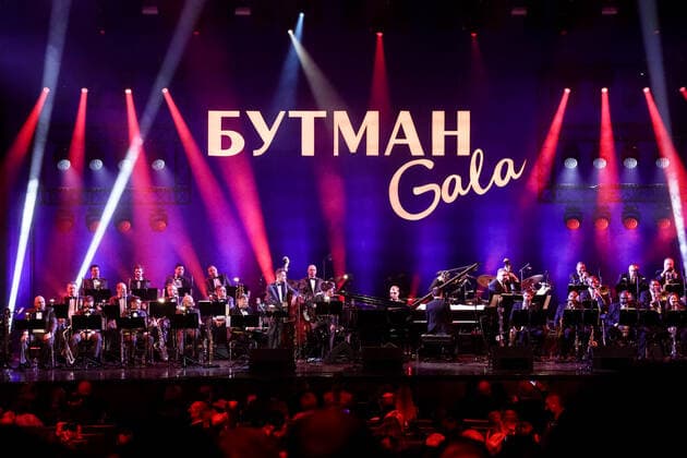 MOSCOW, RUSSIA - OCTOBER 27, 2021: Musicians of the Jazz at Lincoln Center Orchestra and Russian jazz saxophonist Igor Butman perform during a gala concert marking Butmanâ€™s 60th birthday at the State Kremlin Palace. The concert is held in the COVID-free format. Valery Sharifulin TASS  TS115F32