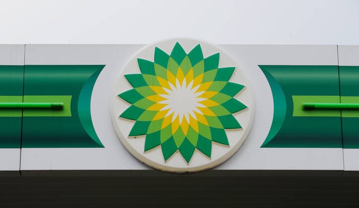 Foto Manuel Geisser 27.10.2021 Aargau : Logo BP Tankstelle *** Photo Manuel Geisser 27 10 2021 Aargau Logo BP gas station 