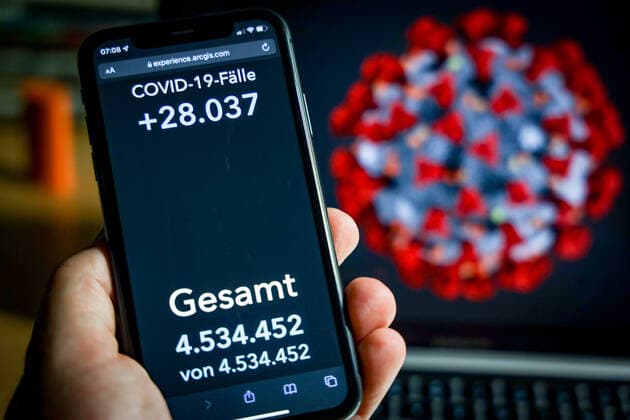 Coronavirus in Germany Covid 19 Dashboard of the Robert Koch Institute 28 10 2021 Robert Koch Institute 7 days Incidence 130.2 7 days Number of cases 108 277 COVID 19 cases 4 534 452 Addition of 28 037 compared to the previous day COVID 19 deaths 95 485 Addition of 126 compared to the previous day