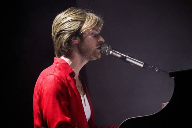 FINNEAS In Concert - Los Angeles, CA Singer FINNEAS (Finneas O Connell) performs on stage at The Wiltern on October 27, 2021 in Los Angeles, California, United States. Los Angeles California United States  Copyright: xImagexPressxAgencyx collin-finneasi211027_npy6T
