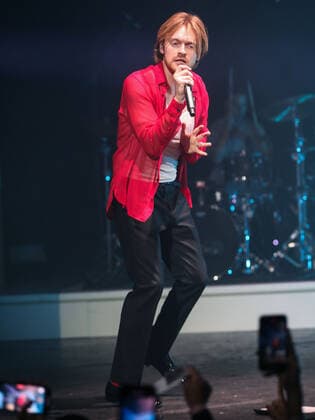 FINNEAS In Concert - Los Angeles, CA Singer FINNEAS (Finneas O Connell) performs on stage at The Wiltern on October 27, 2021 in Los Angeles, California, United States. Los Angeles California United States  Copyright: xImagexPressxAgencyx collin-finneasi211027_npLyS