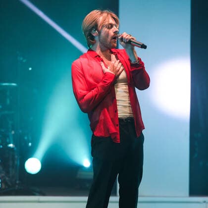 FINNEAS In Concert - Los Angeles, CA Singer FINNEAS (Finneas O Connell) performs on stage at The Wiltern on October 27, 2021 in Los Angeles, California, United States. Los Angeles California United States  Copyright: xImagexPressxAgencyx collin-finneasi211027_npT46