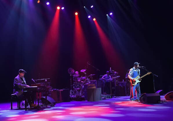 October 27, 2021, Melbourne, Florida, United States: Blues guitarist and singer, Buddy Guy performs with his band at the King Center for the Performing Arts in Melbourne. Melbourne United States - ZUMAs197 20211027_zaa_s197_504 Copyright: xPaulxHennessyx