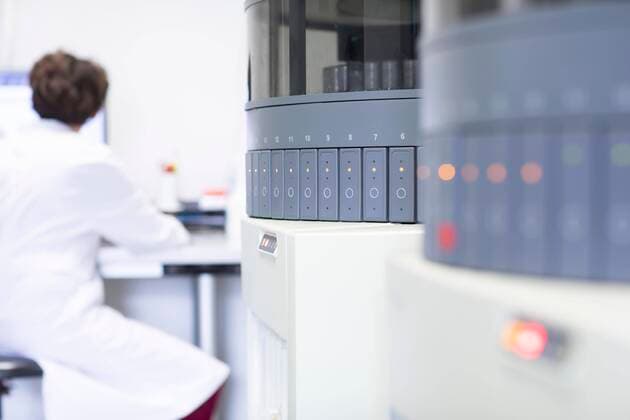  Laborgerät in einem histologischen Labor, Freiburg, Baden- Württemberg, Deutschland, Europa *** Laboratory equipment in a histology laboratory, Freiburg, Baden Württemberg, Germany, Europe Copyright: imageBROKER/SigridxGombert ibxsig07161138.jpg
