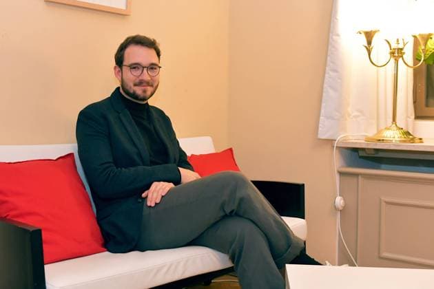 Gebäude lassen sich abtragen und neu aufbauen, Erinnerungen nicht: Behutsam und voller Empathie zeichnet Autor Lukas Rietzschel in seinem Buch Raumfahrer ein eindrückliches Bild von Menschen, die durch große gesellschaftliche und politische Veränderungen geprägt sind - und von Verletzungen, die sich durch Generationen hindurchziehen und scheinbar nie verheilen. Im Rahmen der 25. Erfurter Herbstlese ist der 27-Jährige am Donnerstag, 28. Oktober 2021, zu Gast im Haus Dacheröden in Erfurt., Erfurt Thüringen Deutschland *** Buildings can be demolished and rebuilt, memories cannot Cautiously and full of empathy, author Lukas Rietzschel draws in his book Raumfahrer an impressive picture of people who are shaped by major social and political ch Copyright: xUwe-JensxIgelx