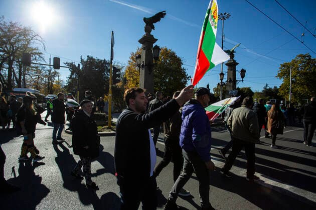 Protest Against COVID-19 Restrictions In Bulgaria. Protests and a blockade of the Eagle Bridge in Sofia, Bulgaria on October 28, 2021. Employers in the restaurant industry protest against COVID-19 restrictions in Bulgaria. Sofia Bulgaria  Copyright: xHristoxVladevx vladev-notitle211028_npPLZ
