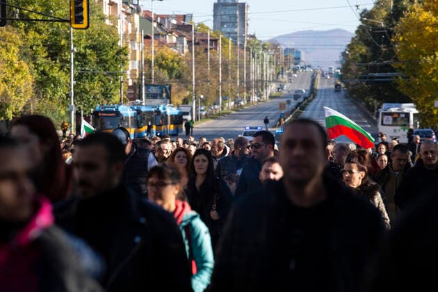 Protest Against COVID-19 Restrictions In Bulgaria. Protests and a blockade of the Eagle Bridge in Sofia, Bulgaria on October 28, 2021. Employers in the restaurant industry protest against COVID-19 restrictions in Bulgaria. Sofia Bulgaria  Copyright: xHristoxVladevx vladev-notitle211028_nppnY