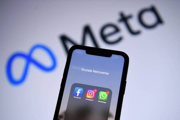 Facebook-Konzern heißt jetzt Meta Der Facebook Konzern heißt künftig Meta. Der Konzern gilt als Dachgesellschaft für Dienste wie Facebook, WhatsApp und Instagram. Facebook-Gründer Mark Zuckerberg gab dies am Donnerstag bekannt. Er will den Fokus auf die neue virtuelle Umgebung Metaverse lenken. *** Facebook Group is now called Meta The Facebook Group is now called Meta The group is considered the umbrella company for services such as Facebook, WhatsApp and Instagram Facebook founder Mark Zuckerberg announced this on Thursday He wants to focus on the new virtual environment Metaverse xHDx
