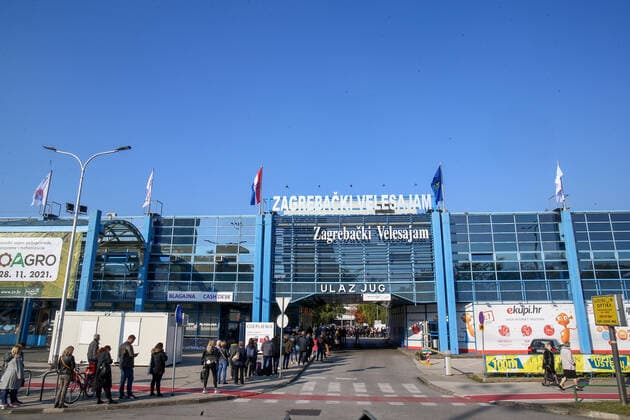 PXL_Vaccinations People are waiting in the line for vaccinations against the coronavirus disease (COVID-19) at Zagreb Fair, in Zagreb, Croatia, on October 28, 2021. MatijaxHabljak PIXSELL