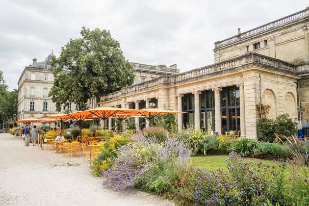 Ein Restaurant im Jardin Public in Bordeaux (Gironde), Nouvelle Aquitaine, Frankreich. Stadtrundgang in Bordeaux *** A restaurant in the Jardin Public in Bordeaux Gironde , Nouvelle Aquitaine, France Bordeaux City Tour