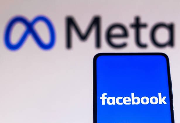 October 28, 2021, Brazil: In this photo illustration the Facebook logo seen displayed on a smartphone with a Meta Logo in the background. Brazil - ZUMAs197 20211028_zaa_s197_485 Copyright: xRafaelxHenriquex