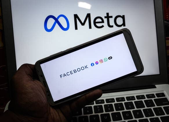 India: Facebook changes its name to Meta This photo illustration shows that Facebook Inc. is now called Meta, the company said on Thursday, in a rebrand that focuses on investing in the metaverse, a shared virtual environment that it bets will be the successor to the mobile internet. This photo was taken at Tehatta. Tehatta West Bengal India Copyright: SoumrabyataxRoy