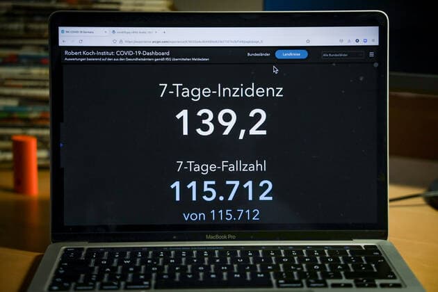 Coronavirus in Germany Covid 19 Dashboard of the Robert Koch Institute 29 10 2021 Robert Koch Institute 7 days Incidence 139.2 7 days Number of cases 115 712 COVID 19 cases 4 559 120 Addition of 24 668 compared to previous day COVID 19 deaths 95 606 Addition of 121 compared to previous day