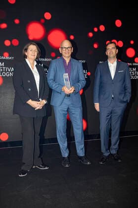 Phil Grabsky with laudators at the Film Festival Cologne Awards 2021 at 31 Film Festival Cologne 2021 at E Werk Cologne, 28 10 2021. Foto:xR.xSchmiegeltx xFuturexImage