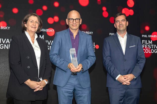 Phil Grabsky with laudators at the Film Festival Cologne Awards 2021 at 31 Film Festival Cologne 2021 at E Werk Cologne, 28 10 2021. Foto:xR.xSchmiegeltx xFuturexImage