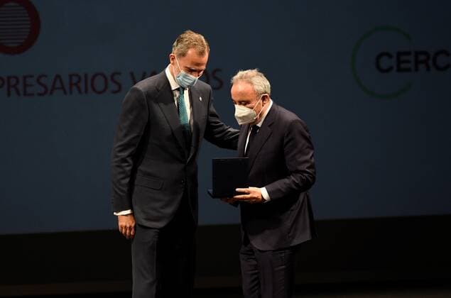 News Bilder des Tages Entertainment Bilder des Tages Spain s King Felipe VI (L) hands in Spanish Kingdom Award for Business Career to businessman Francisco Martinez Cosentino during a ceremony held in Almeria, southern Spain, 29 October 2021. EFE Carlos Barba Spain s King Felipe VI chairs Spanish Kingdom Award for Business Career !ACHTUNG: NUR REDAKTIONELLE NUTZUNG!  Copyright: xCarlosxBarbax GRAFAND3346 20211029-698d8105eda4a0705c10f3912a8b1092f050f781
