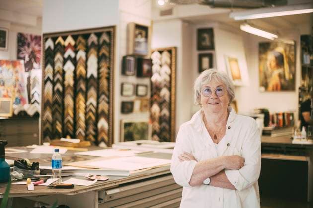 IMAGO Creative, Internationaler Frauenmonat, Entrepreneurinnen Senior craftswoman with arms crossed in shop Sweden, Stockholm, model released, property released Copyright: xMaskotx , MA89392