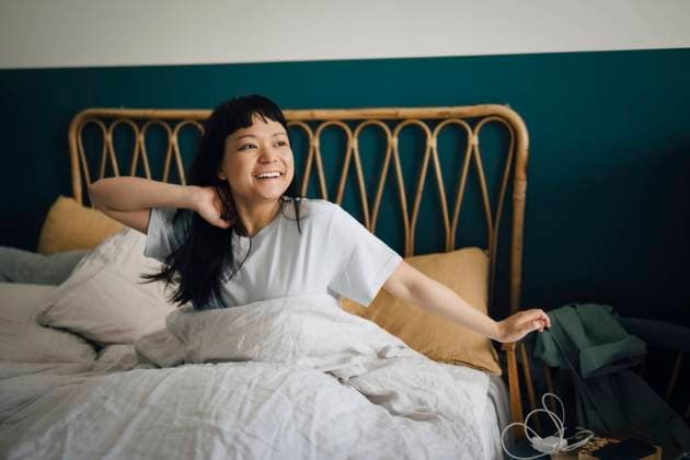 IMAGO Creative, Lifestyle, Tik Tok-Trend thatgirl Happy young woman waking up in bed at home Sweden, Stockholm, model released, property released Copyright: xMaskotx , MA90086