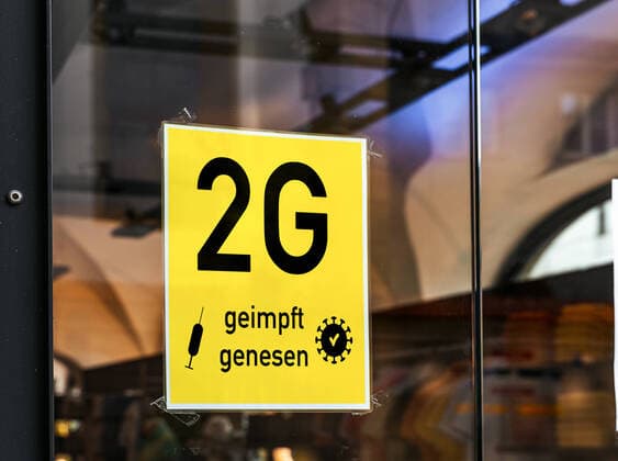 29 October 2021: 2G rule, tested vaccinated or recovered on a sign on a shop window, 2G RULE