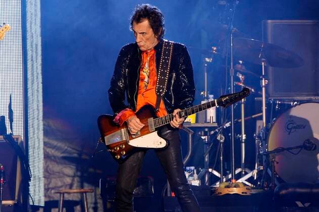 October 29, 2021, Tampa, Florida, USA: Ronnie Wood of The Rolling Stones performs onstage during the No Filter tour at Raymond James Stadium on Friday, Oct. 29, 2021 in Tampa. Tampa USA - ZUMAs70_ 20211029_zan_s70_048 Copyright: xLuisxSantanax