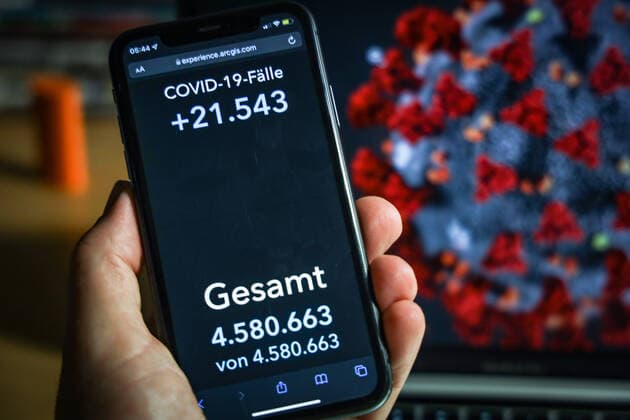 Coronavirus in Germany Covid 19 Dashboard of the Robert Koch Institute 30 10 2021 Robert Koch Institute 7 days Incidence 145.1 7 days Number of cases 120 628 COVID 19 cases 4 580 663 Addition of 21 543 compared to the previous day COVID 19 deaths 95 696 Addition of 90 compared to the previous day