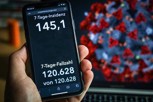 Coronavirus in Germany Covid 19 Dashboard of the Robert Koch Institute 30 10 2021 Robert Koch Institute 7 days Incidence 145.1 7 days Number of cases 120 628 COVID 19 cases 4 580 663 Addition of 21 543 compared to the previous day COVID 19 deaths 95 696 Addition of 90 compared to the previous day