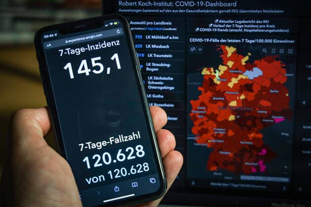 Coronavirus in Germany Covid 19 Dashboard of the Robert Koch Institute 30 10 2021 Robert Koch Institute 7 days Incidence 145.1 7 days Number of cases 120 628 COVID 19 cases 4 580 663 Addition of 21 543 compared to the previous day COVID 19 deaths 95 696 Addition of 90 compared to the previous day