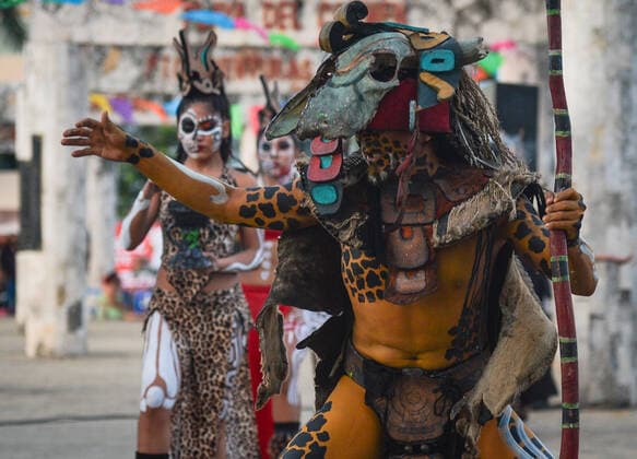 Contest Of Altars Of The Day Of The Dead In Playa Del Carmen Members of pre-Hispanic dance group Ki in Wac perform at the First edition of Contest of Altars of the Day of the Dead (Dia de Muertos) in Playa Del Carmen Beach. On Friday, 29 October 2021, in Playa Del Carmen, Quintana Roo, Mexico. Playa Del Carmen Mexico  Copyright: xArturxWidakx widak-contesto211029_np7DJ