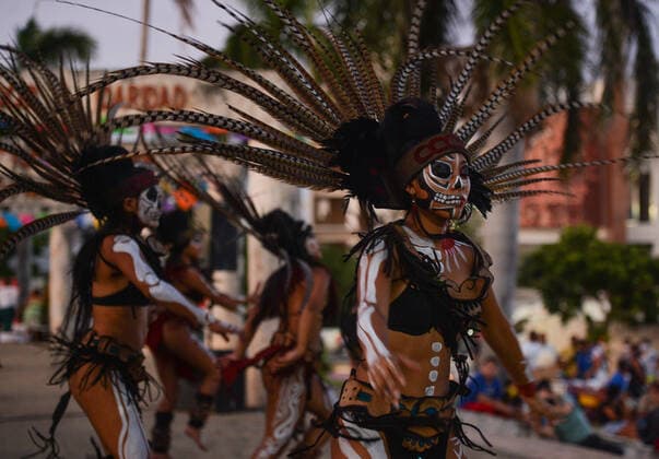 Contest Of Altars Of The Day Of The Dead In Playa Del Carmen Members of pre-Hispanic dance group Ki in Wac perform at the First edition of Contest of Altars of the Day of the Dead (Dia de Muertos) in Playa Del Carmen Beach. On Friday, 29 October 2021, in Playa Del Carmen, Quintana Roo, Mexico. Playa Del Carmen Mexico  Copyright: xArturxWidakx widak-contesto211029_npHwz