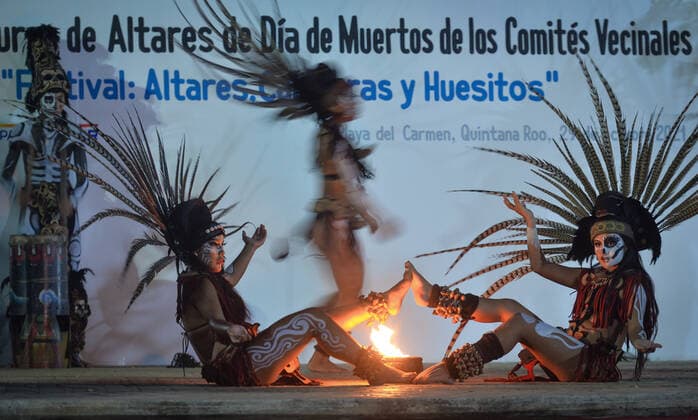 Contest Of Altars Of The Day Of The Dead In Playa Del Carmen Members of pre-Hispanic dance group Ki in Wac perform at the First edition of Contest of Altars of the Day of the Dead (Dia de Muertos) in Playa Del Carmen Beach. On Friday, 29 October 2021, in Playa Del Carmen, Quintana Roo, Mexico. Playa Del Carmen Mexico  Copyright: xArturxWidakx widak-contesto211029_npmul