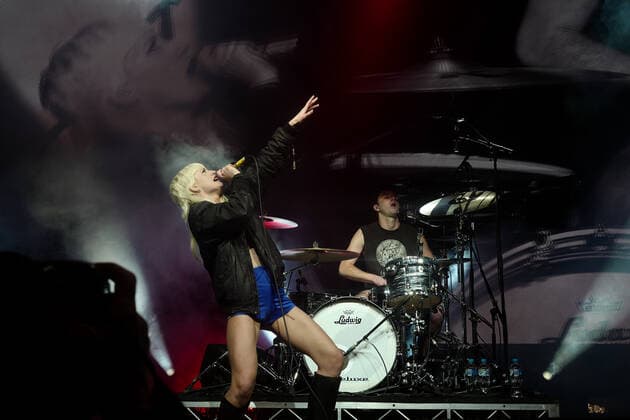 PLAY ON VICTORIA CONCERT, Amyl & The Sniffers perform during Play On Victoria at the Sidney Myer Music Bowl in Melbourne, Saturday, October 30, 2021. Play On Victoria, a COVIDSafe Test Event for close to 4,000 people, is the first major gathering in Victoria off the back of lockdown ending. ( NO ARCHIVING, EDITORIAL USE ONLY, NO USE IN BOOKS WITHOUT CONSENT MELBOURNE VICTORIA AUSTRALIA  Copyright: xLUISxASCUIx 20211030001591010262